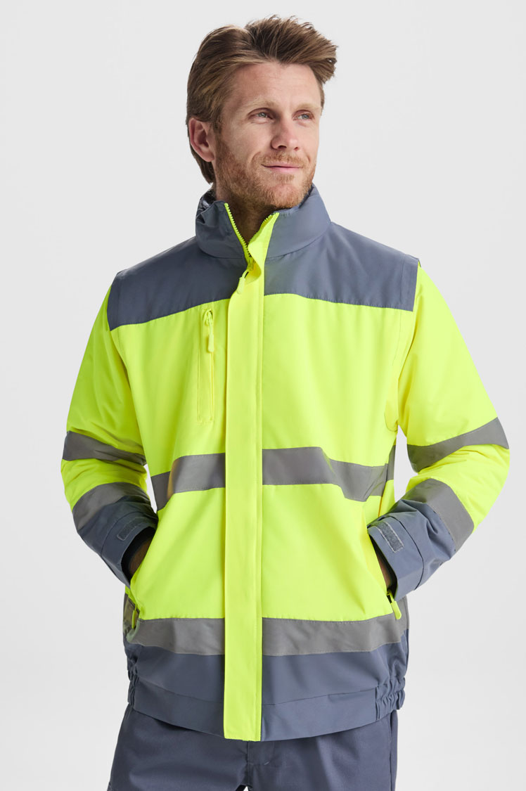 Chaqueta acolchada bicolor de alta visibilidad impermeable con bandas reflectantes y mangas desmontables para trabajo profesional.