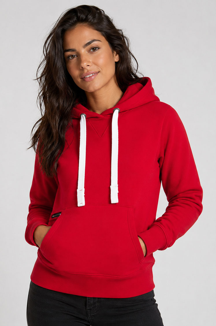 Mujer con sudadera de algodón con capucha color rojo, cómoda y personalizable para empresas, clubes deportivos y uso diario.